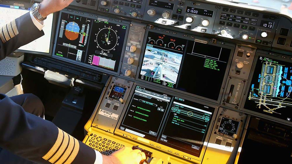 Pilot reveals ‘lie’ they always tell passengers on flights | Lifestyle