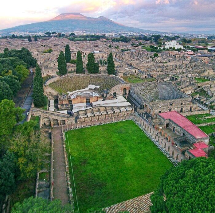 View of Pompeii and Mount Vesuvius by ElfQrin via Wikimedia cc