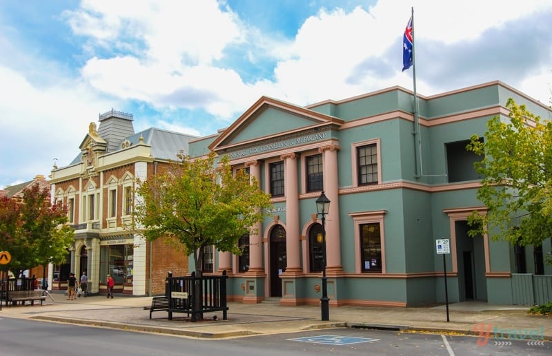 historic buildings in main st mudgee