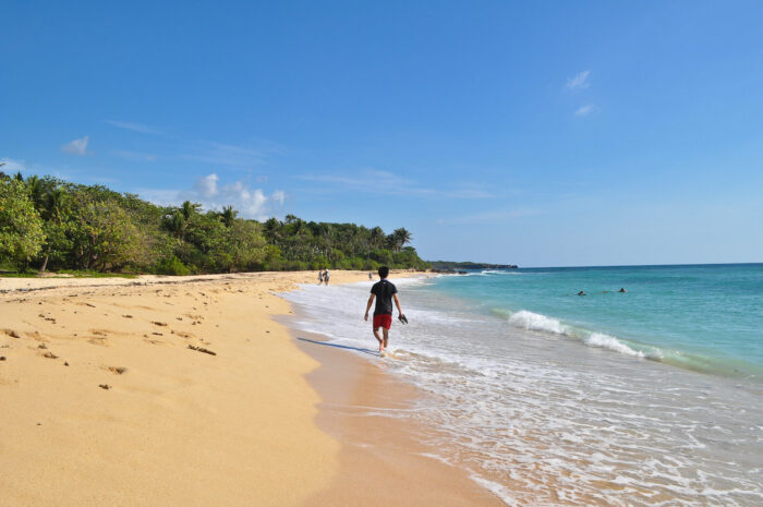 Patar White Beach in Bolinao by Jaya via Flickr CC