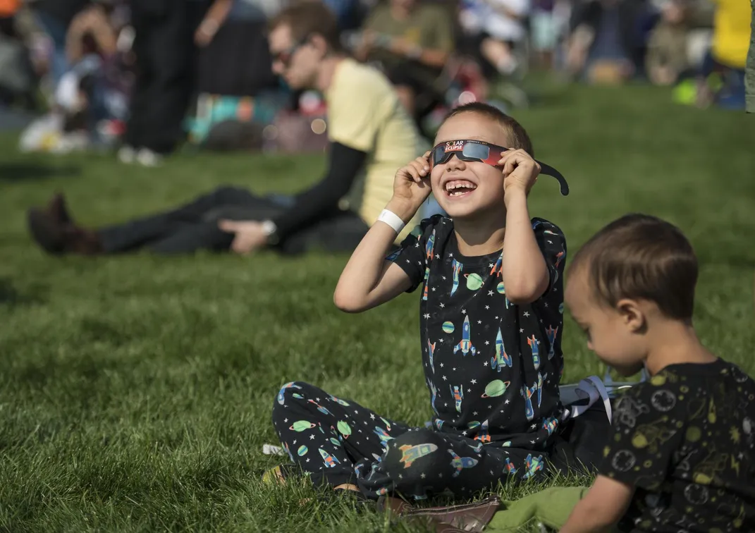 boy watches 2017 total solar eclipse