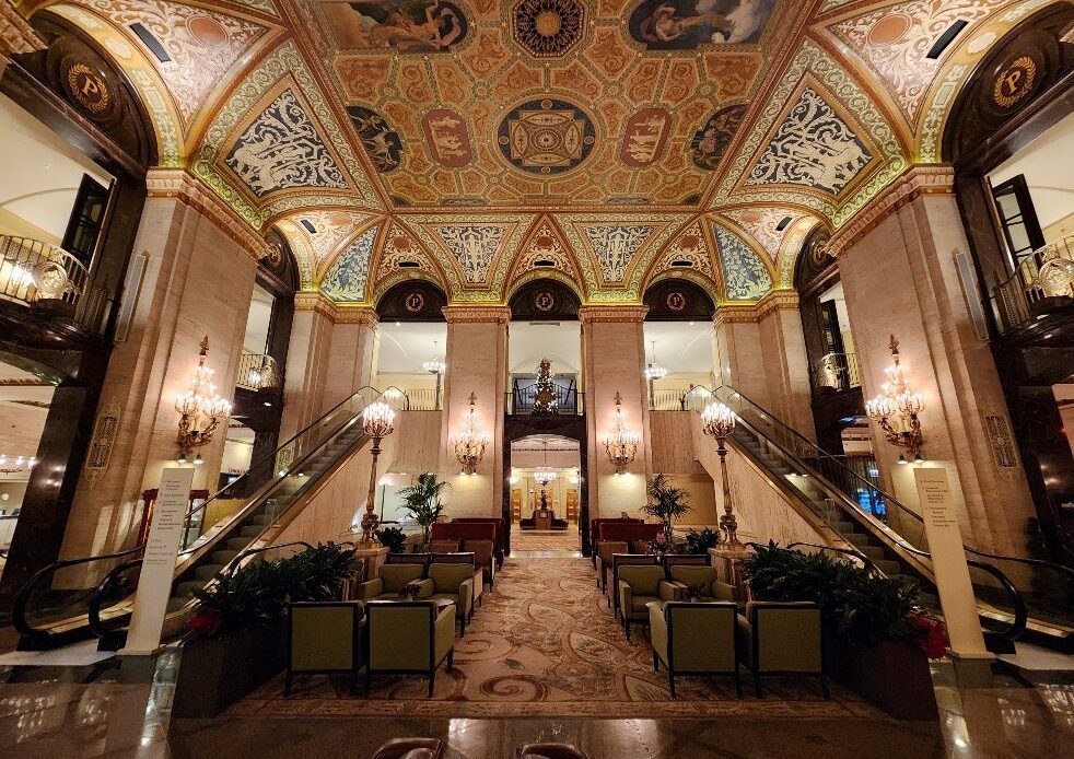 Unveiling the Rich Heritage and Accessibility of the Palmer House Hilton Hotel in Chicago – Roaming Historian