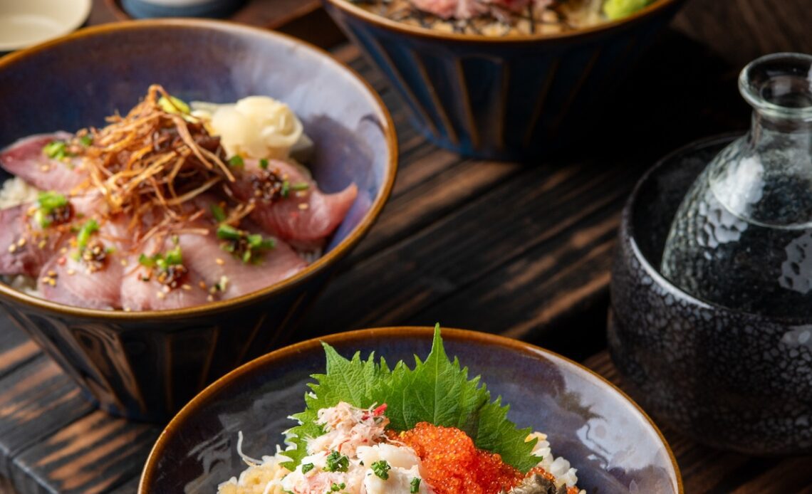 Uogashi Nihonichi Central-King Crab Meat Rice Bowl