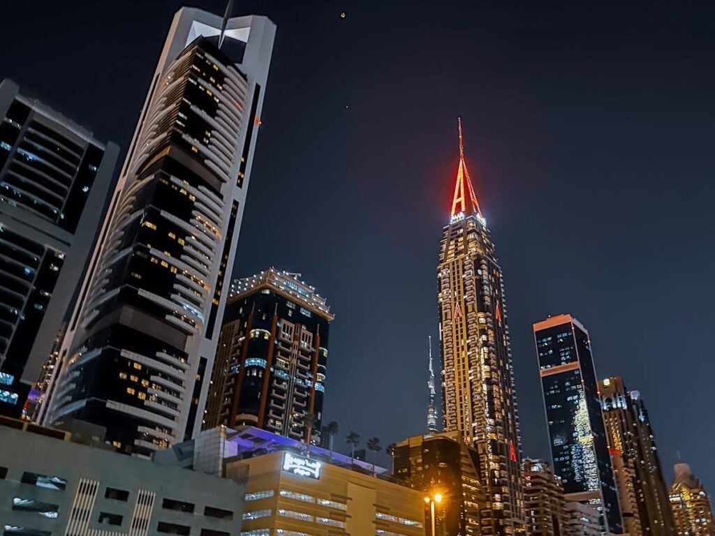 Night view of Dubai's illuminated skyscrapers showcasing urban luxury and innovation.