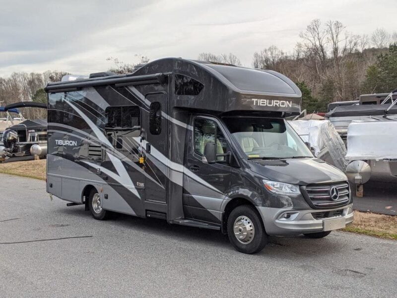 5 Best Small Motorhomes With Slide Outs For 2024 – RVBlogger
