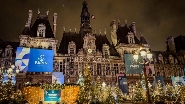 Enchanting night view of Hotel De Ville celebrating Paris 2024 with festive decorations