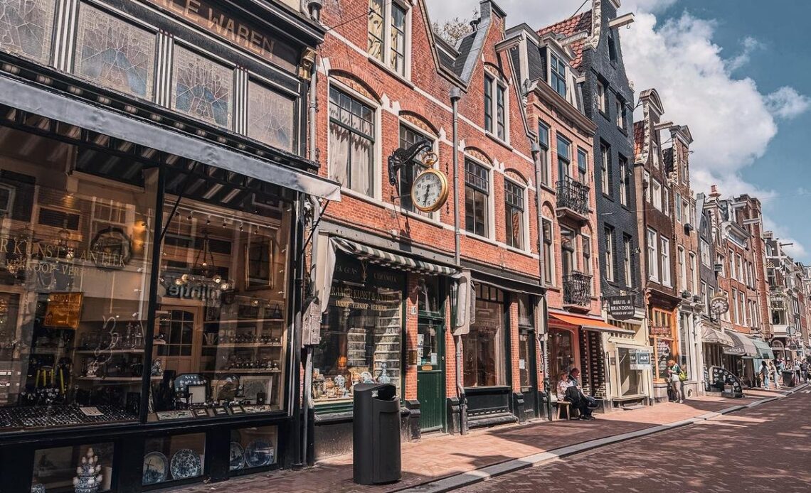 Nieuwe Spiegelstraat, Amsterdam: Iconic Dutch architecture and antique shops in historic Canal Ring