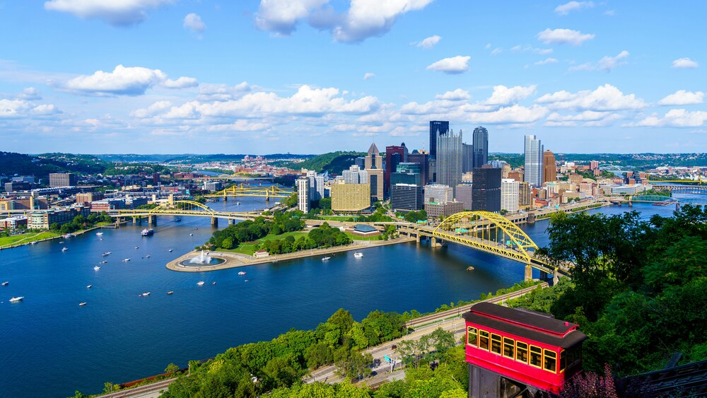 Duquesne Incline up to Mount Washington