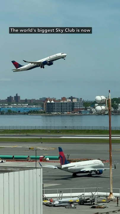 WORLD'S BIGGEST Delta Sky Lounge in LaGuardia!! #shorts #delta #skyclub #aviation