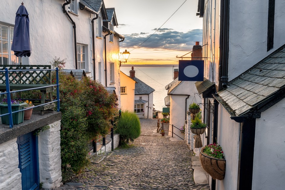 Narrow cobbled streets lined with cottages on a steep hill at Clovelly on the Devon coast