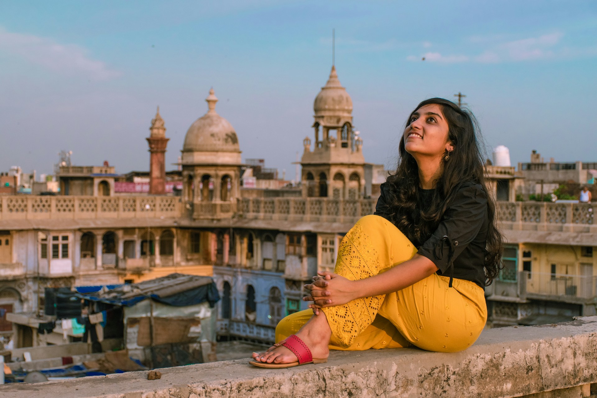 Woman at Khari Baoli in New Delhi, home of Asia's largest wholesale spice market (photo: Rachita Saxena).