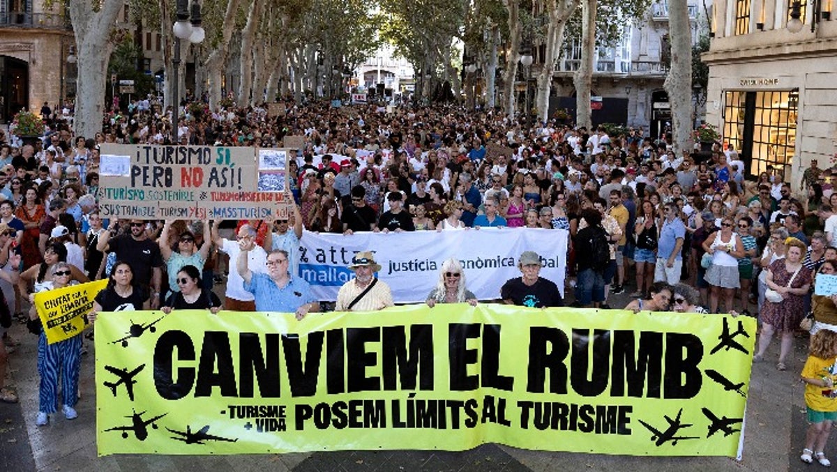 Mallorca: More than 10,000 protest against mass tourism | News