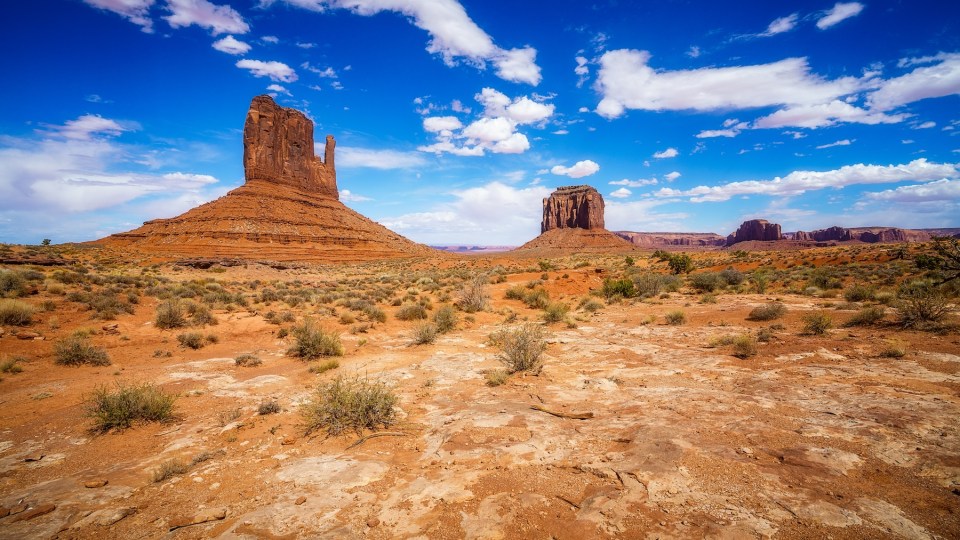 Hiking the wildcat trail in the Monument valley