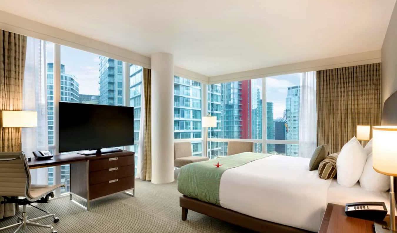 A spacious and airy hotel room at the Coast Coal Harbour Hotel on beautiful Vancouver, BC