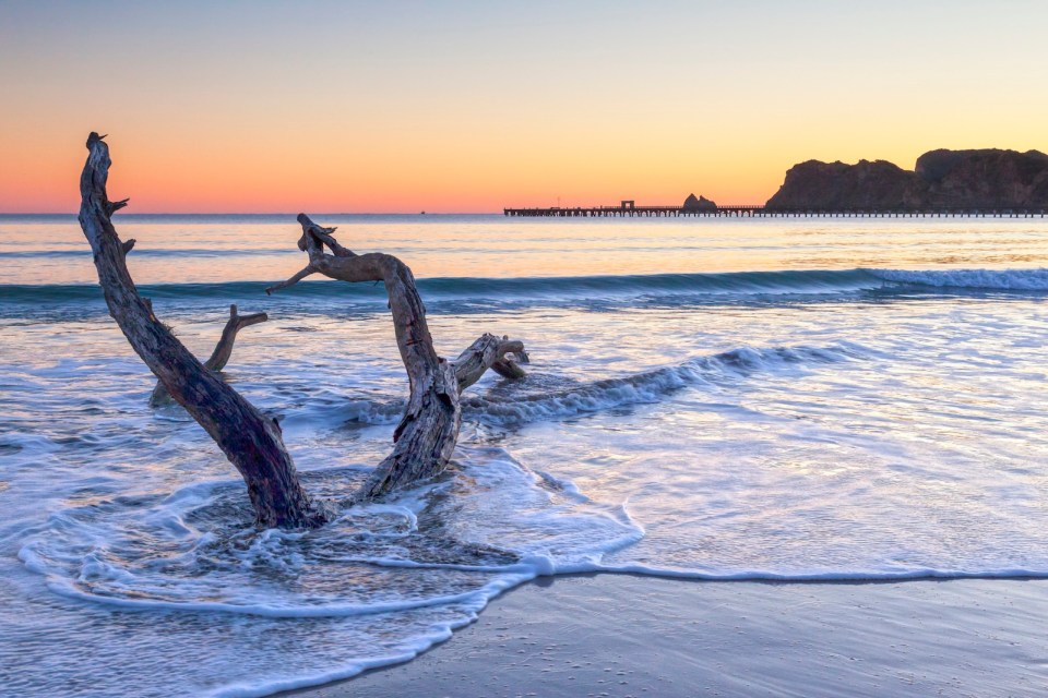 Tolaga Bay and New Zealand's Longest Pier, Gisborne Region.