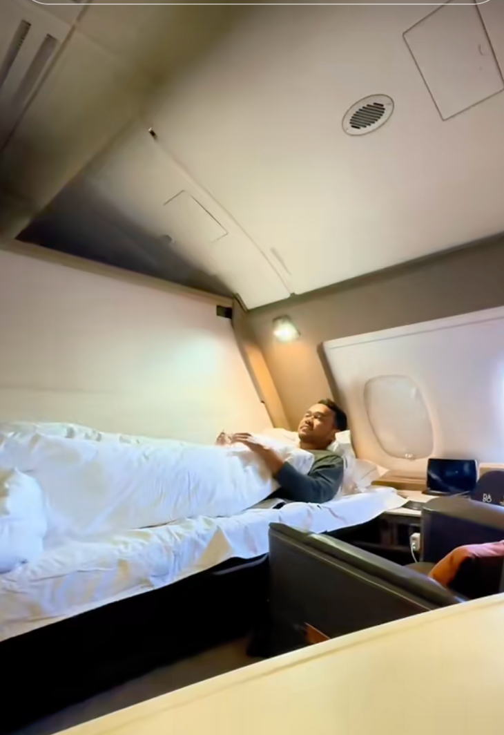 The content creator’s first-class seat came with a separate chair and pull-out bed