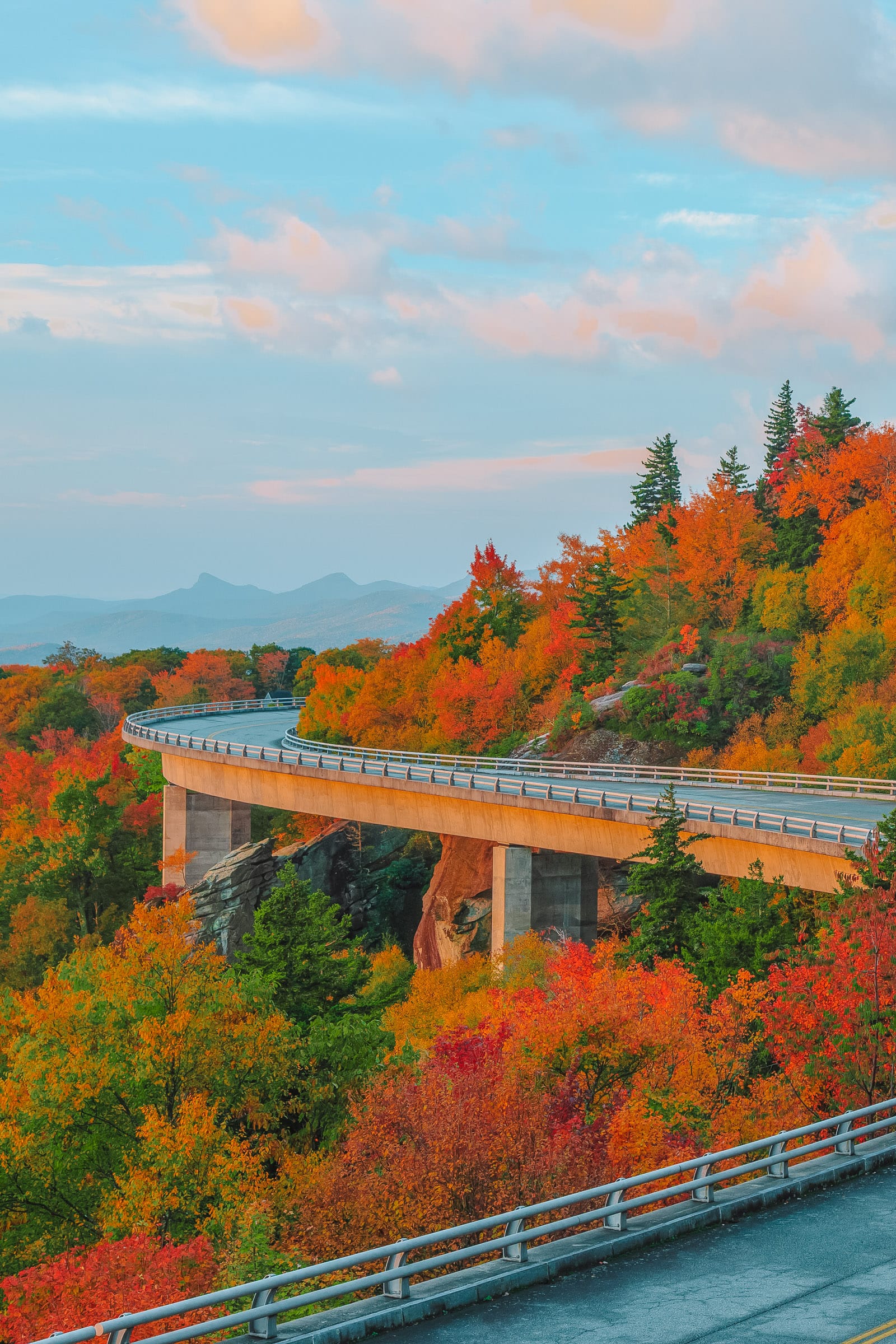 Best places in North Carolina to visit Linn Cove Viaduct Blue Ridge parkway