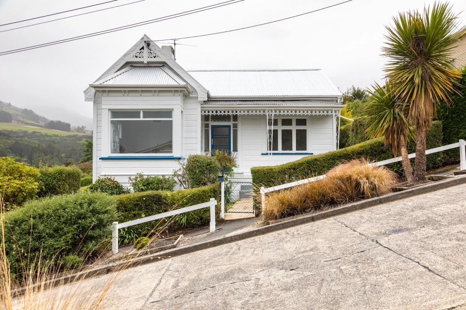 An image of a house at the very steep Baldwin Road