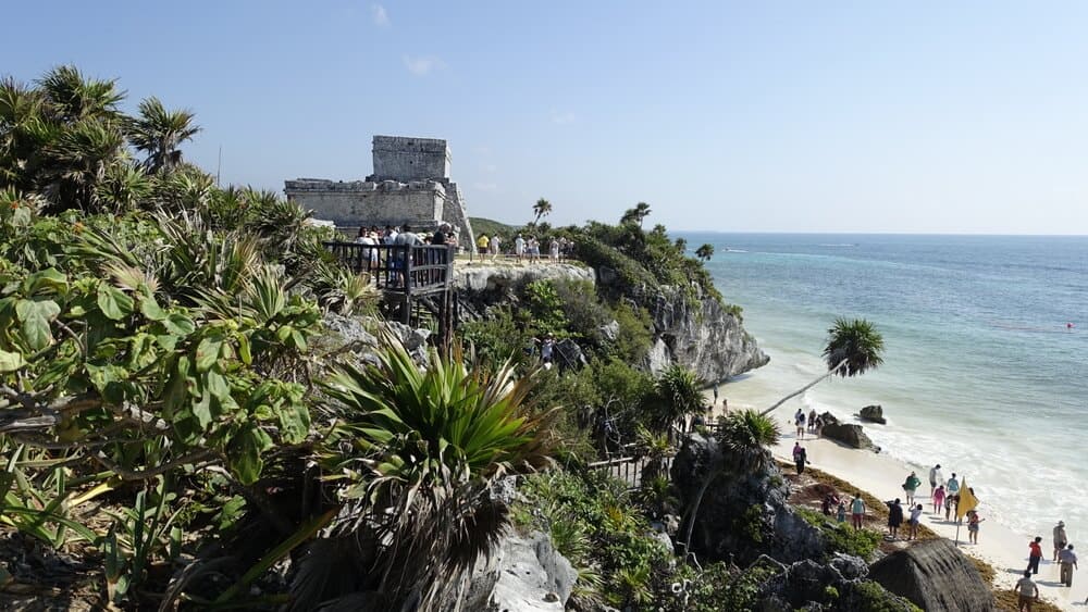 mayan ruins on clifftop at tulum