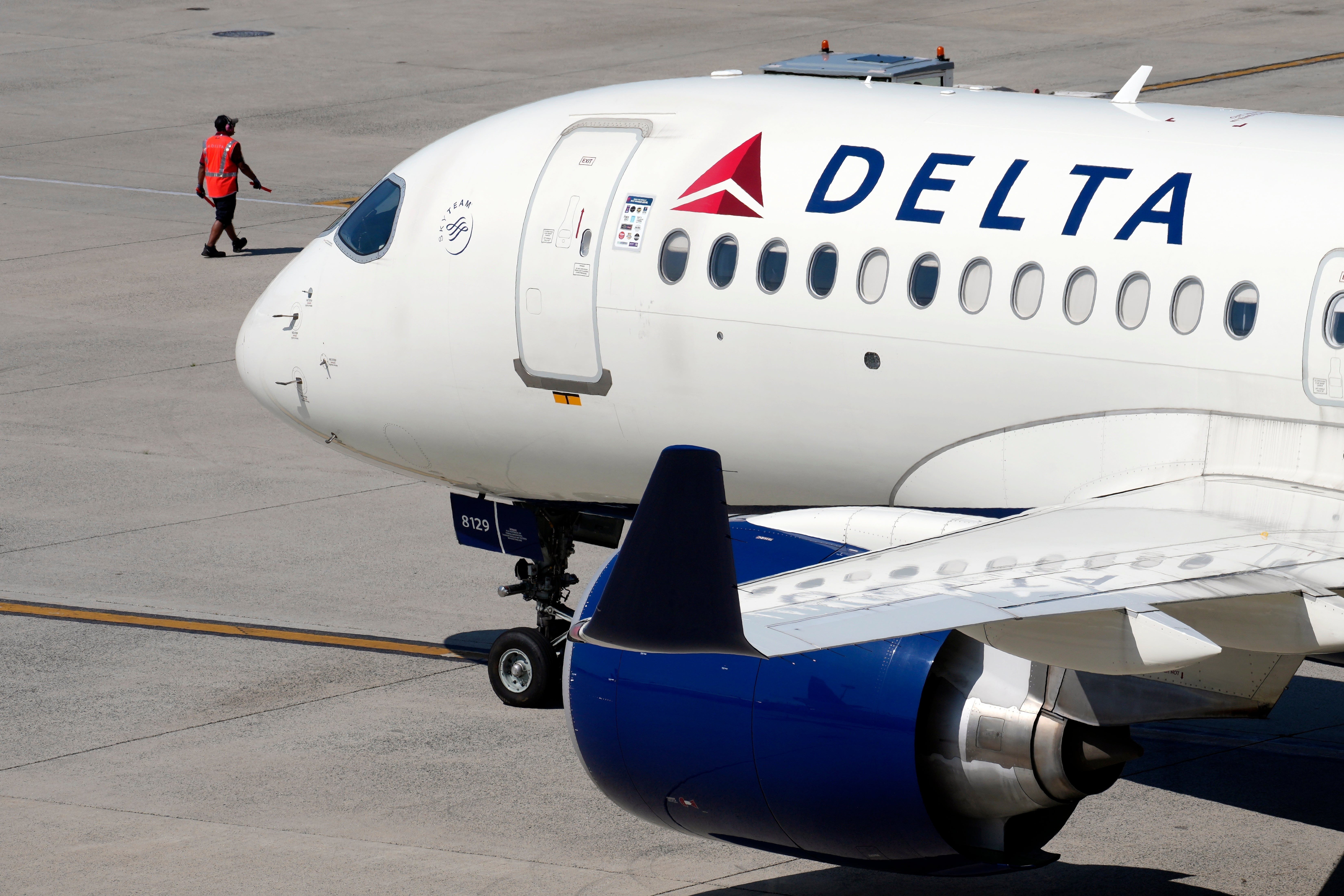 The Delta flight left from Salt Lake City and quickly returned to the airport after passengers started to have the medical problems.