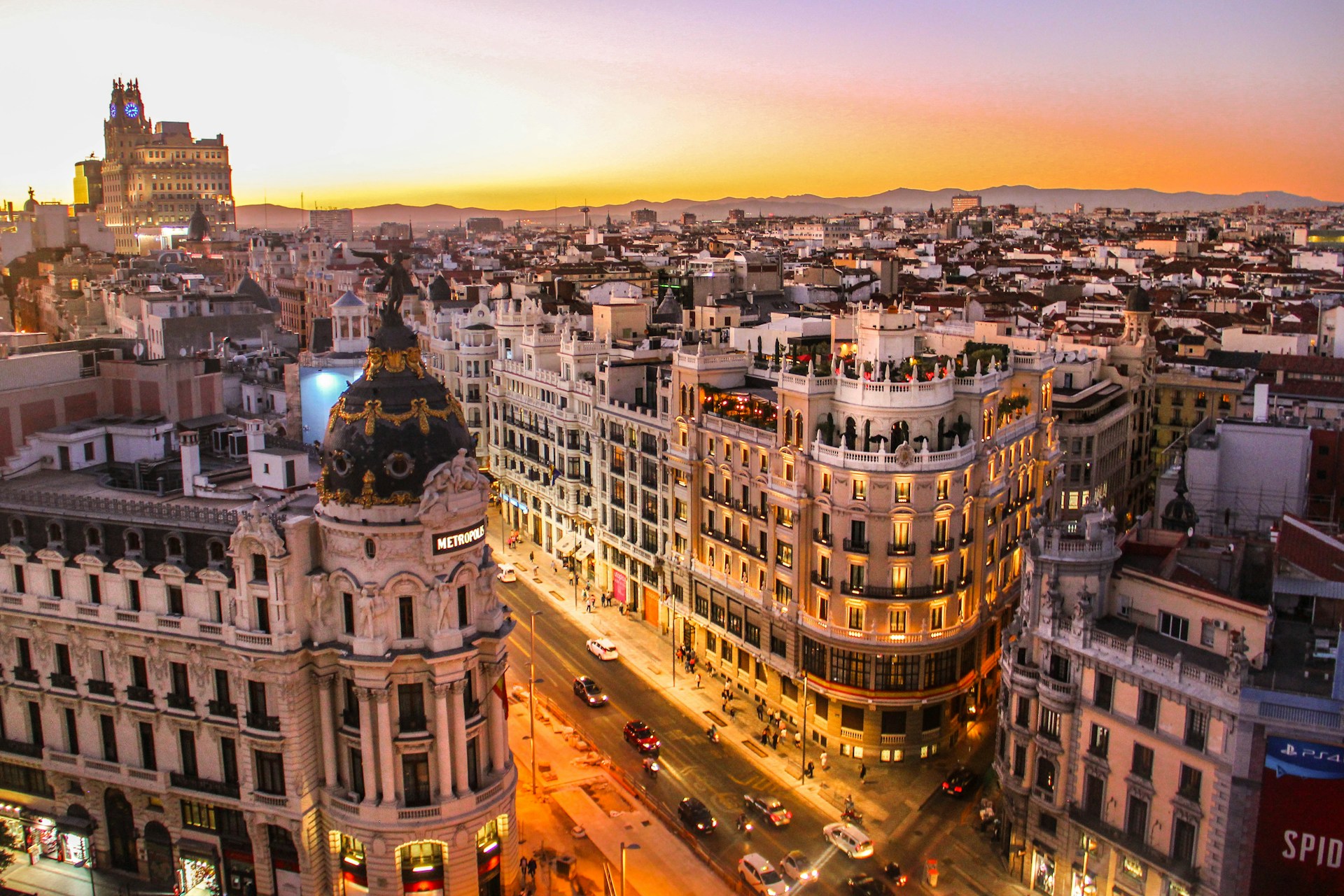 View of sunset from Calle Gran Via in Madrid, Spain (photo: Florian Wehde).