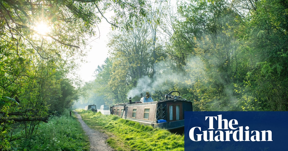 How I spent 16 months journeying from the top to the bottom of England in a canal boat | Boating holidays