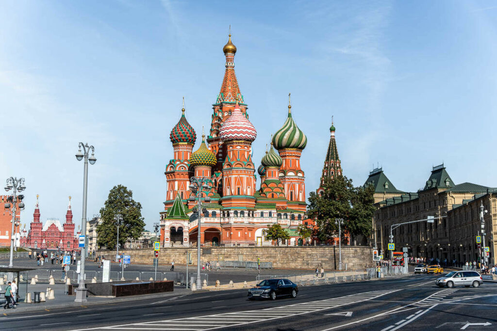 Russia Travel Guide - Against the Compass