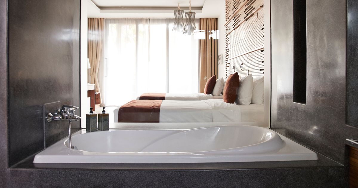 Are Hotel Bathtubs Clean Or Are They Full Of Germs?