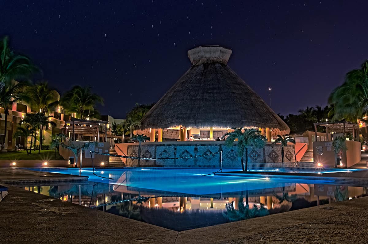 viva wyndham azteca pool at night