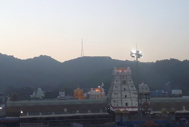 The main entrance of the Tirumala Venkateshwara Swamy temple: we can see the golden temple Ananda Nilayam where the murti of Swamy gives darshan to countless seekers