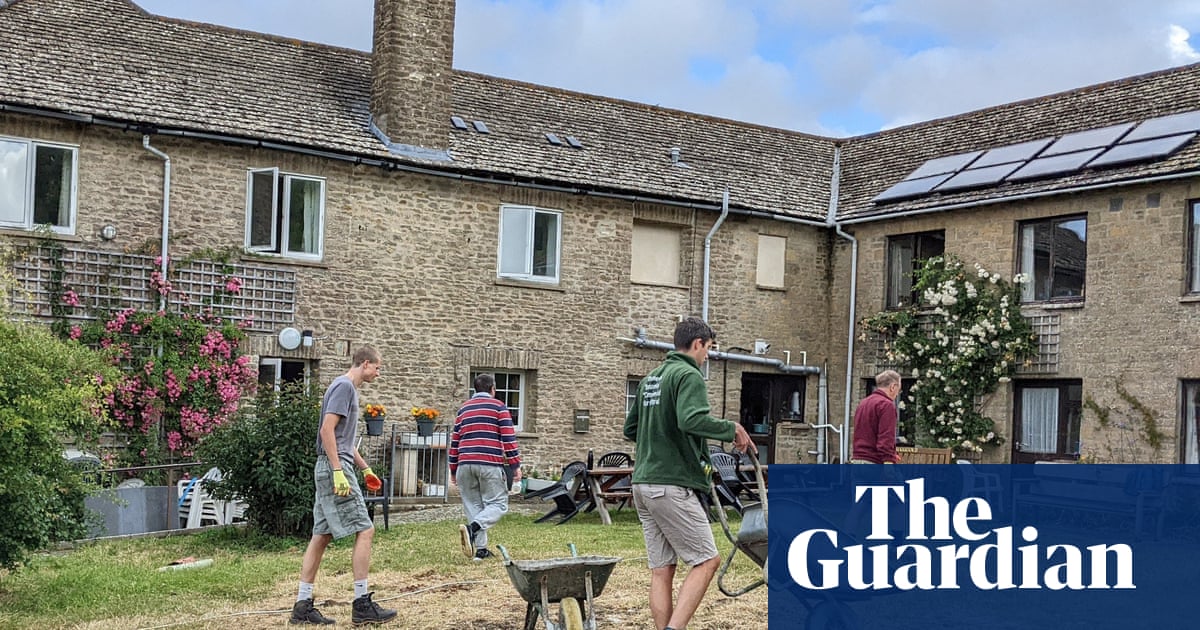 Give and take: I went on a volunteering holiday in Dorset – and learned stone masonry in return | Volunteering holidays