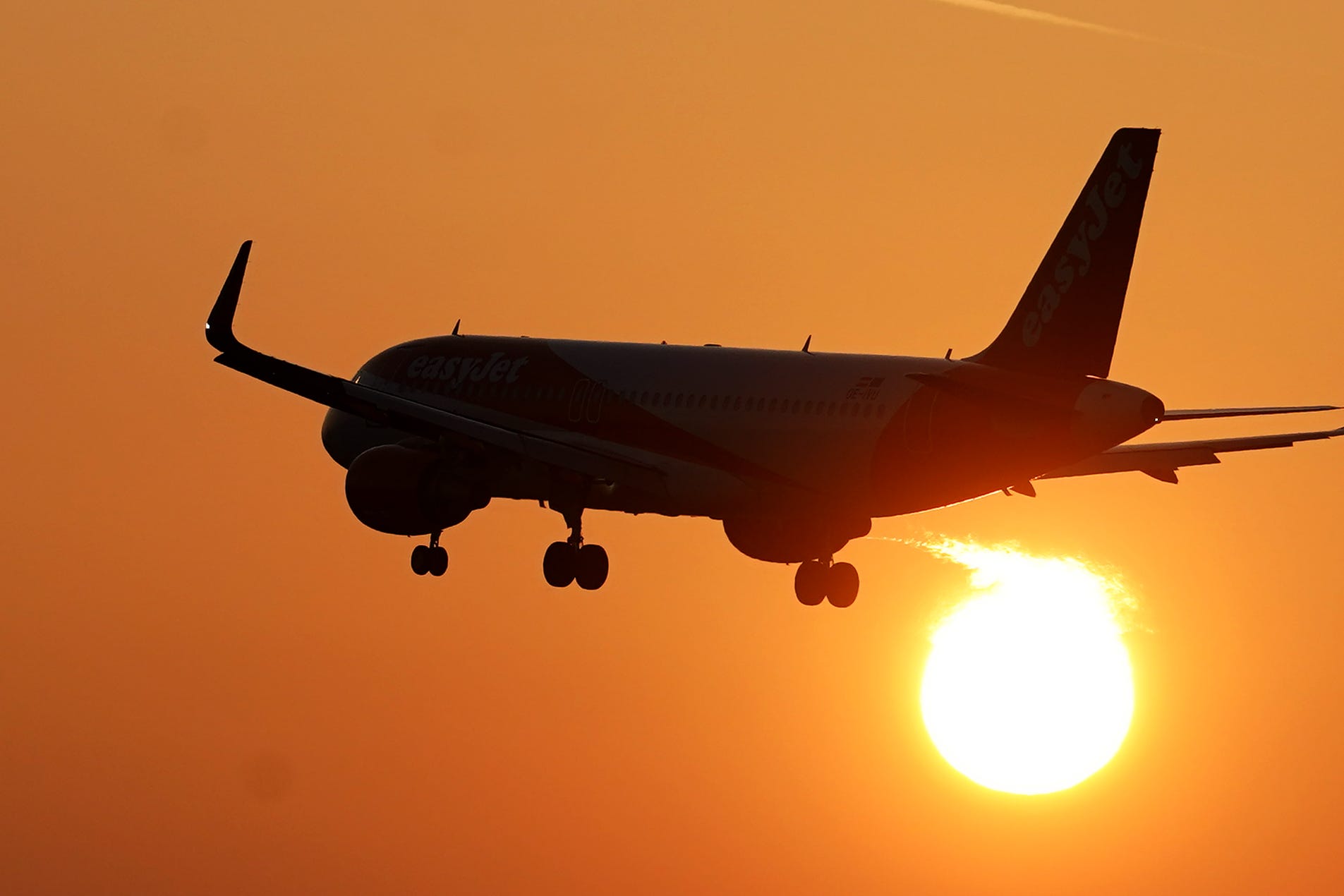 Plane ticket prices will rise to meet carbon targets