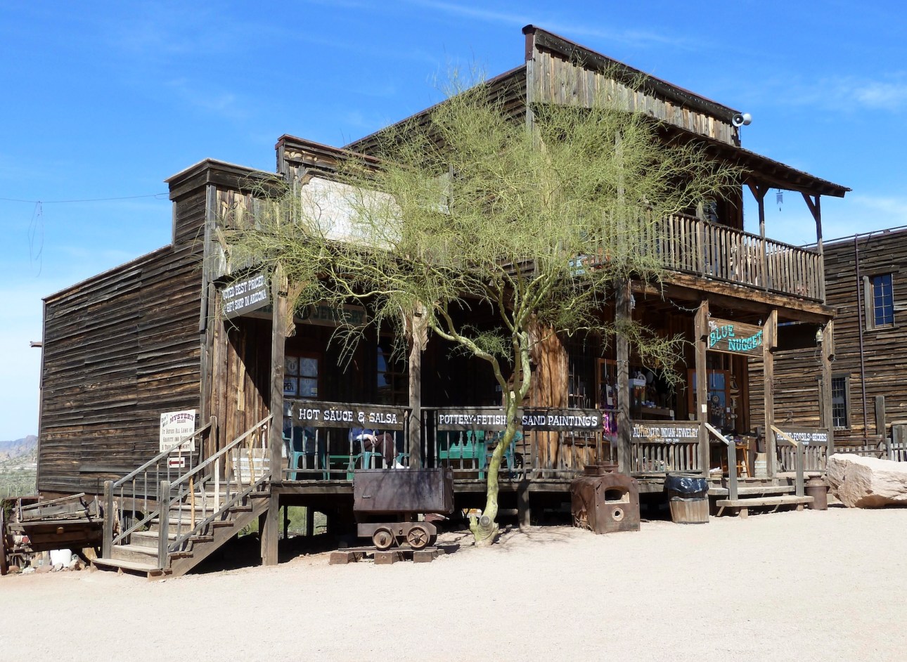 An old shop  in Goldfield Ghost town, USA. vack in 1he 1890s Goldfield boasted 3 saloons, boarding house, general store, brewery and school house.