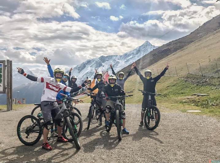 group of mountain bikers posing at  Bike Republic Solden