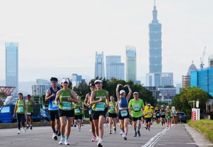 EVA Air Marathon with Taipei 101 in the background