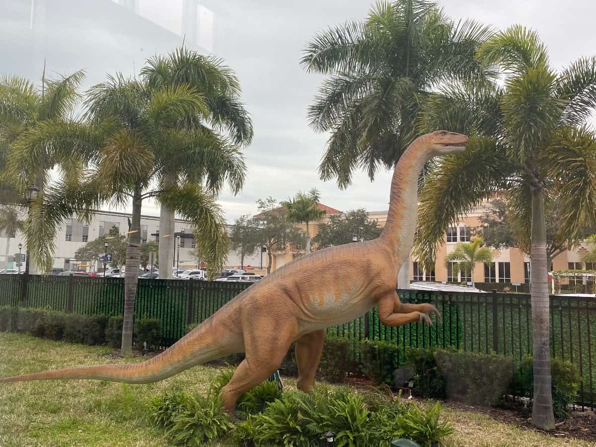 dinosaur statue outside the bishop museum of science and nature