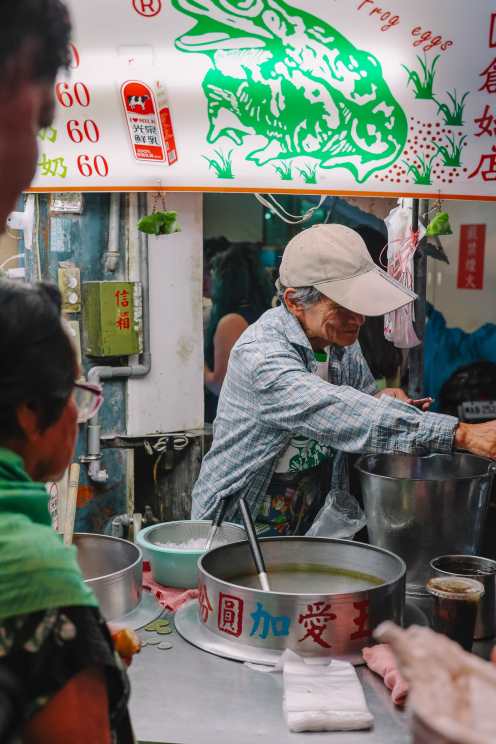 Best things to do in Taiwan Taipei Night Market Shilin Night Market Bubble Tea