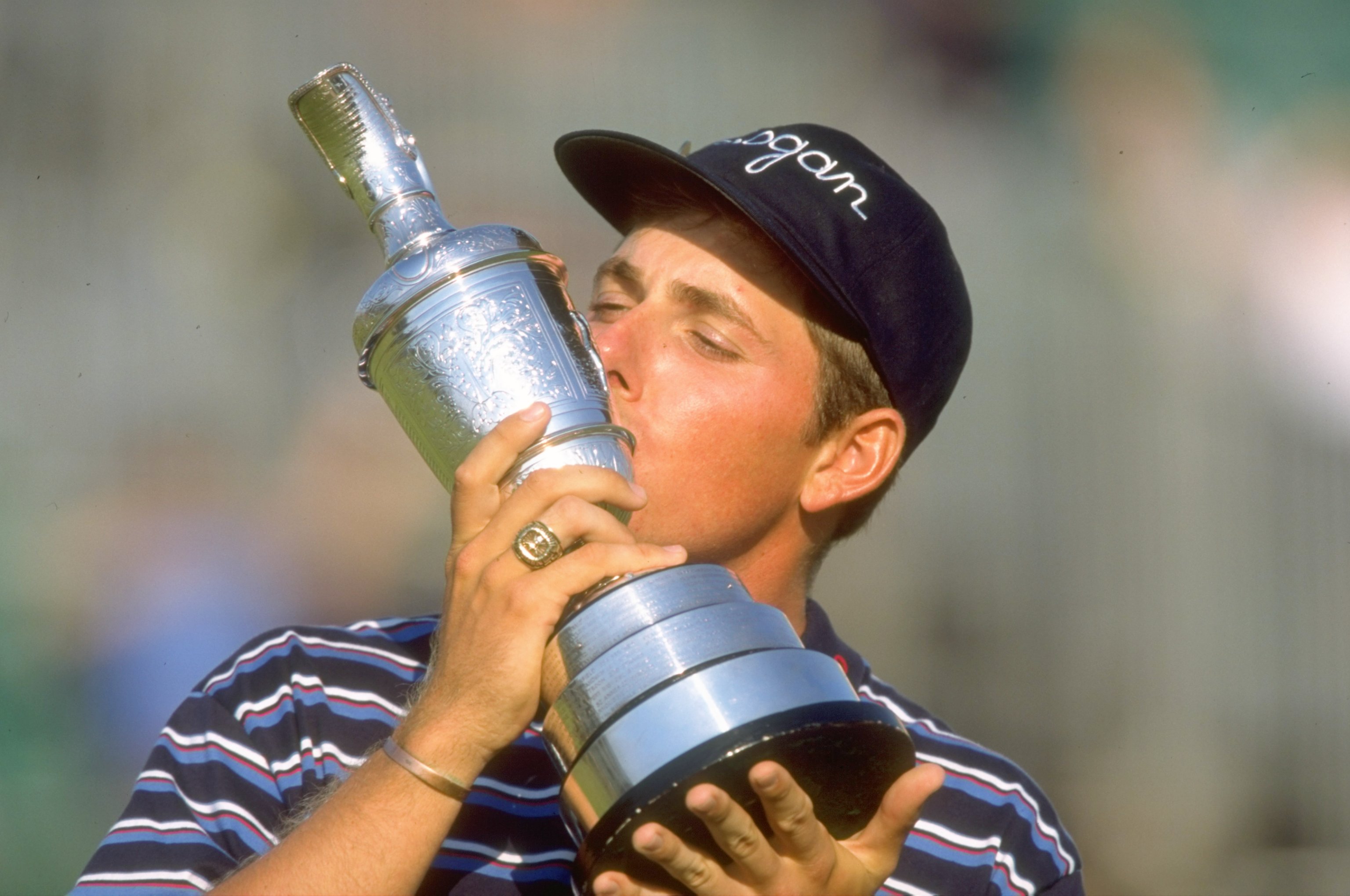 Justin Leonard kisses the Claret Jug in 1997