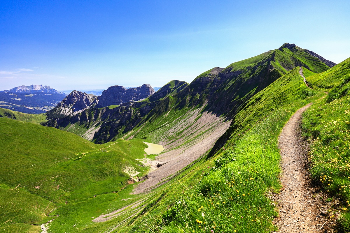 4 Locations to Explore on a Swiss Walking Holiday