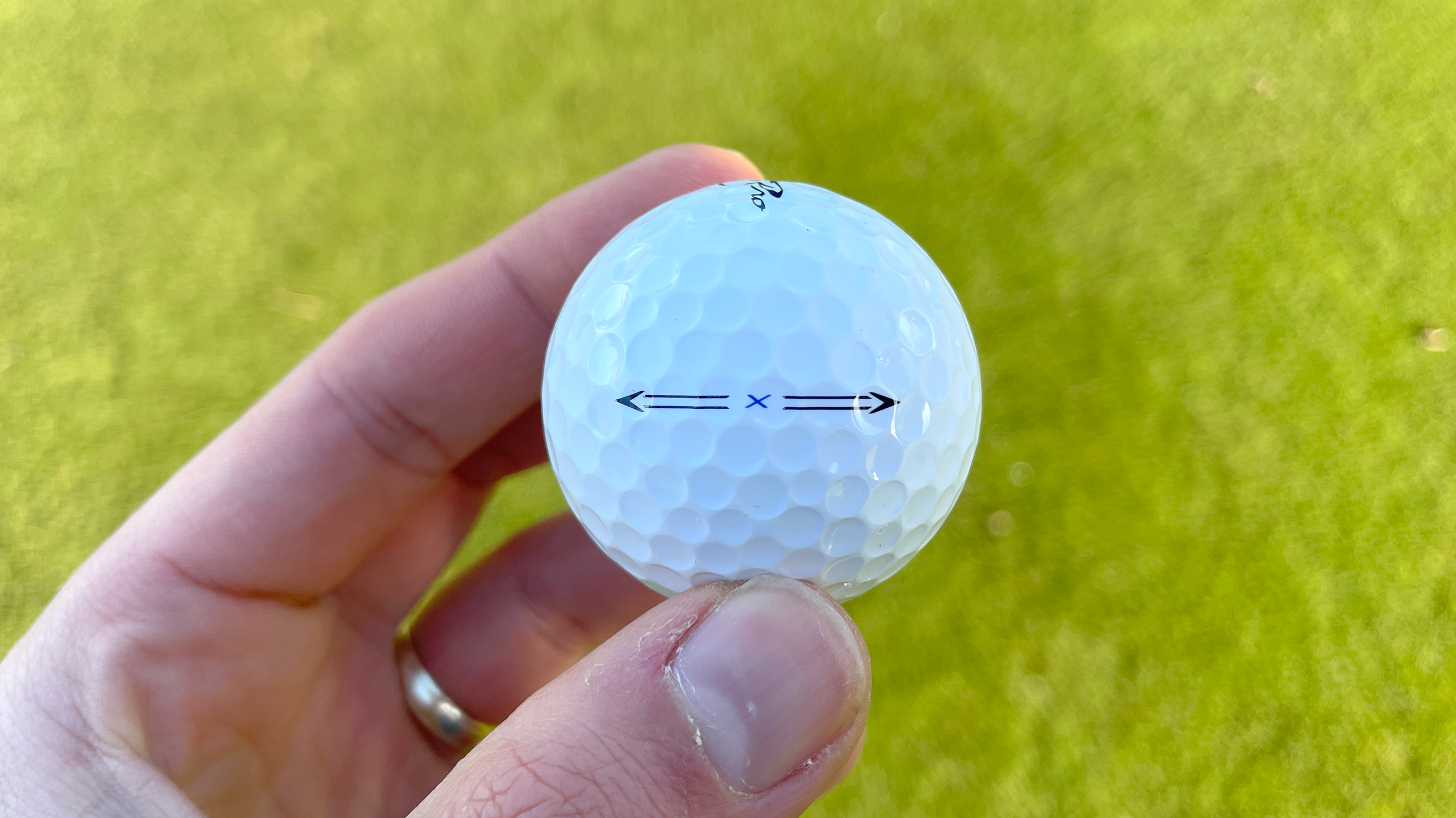 Close up of the Mizuno Pro X golf ball