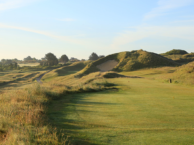 the 6th hole at st enodoc