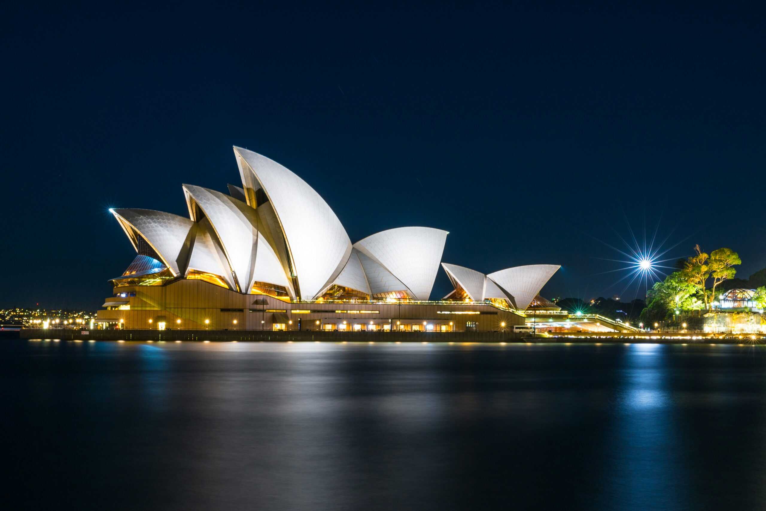Sydney Opera House (photo by Tyler Duston, Unsplash).