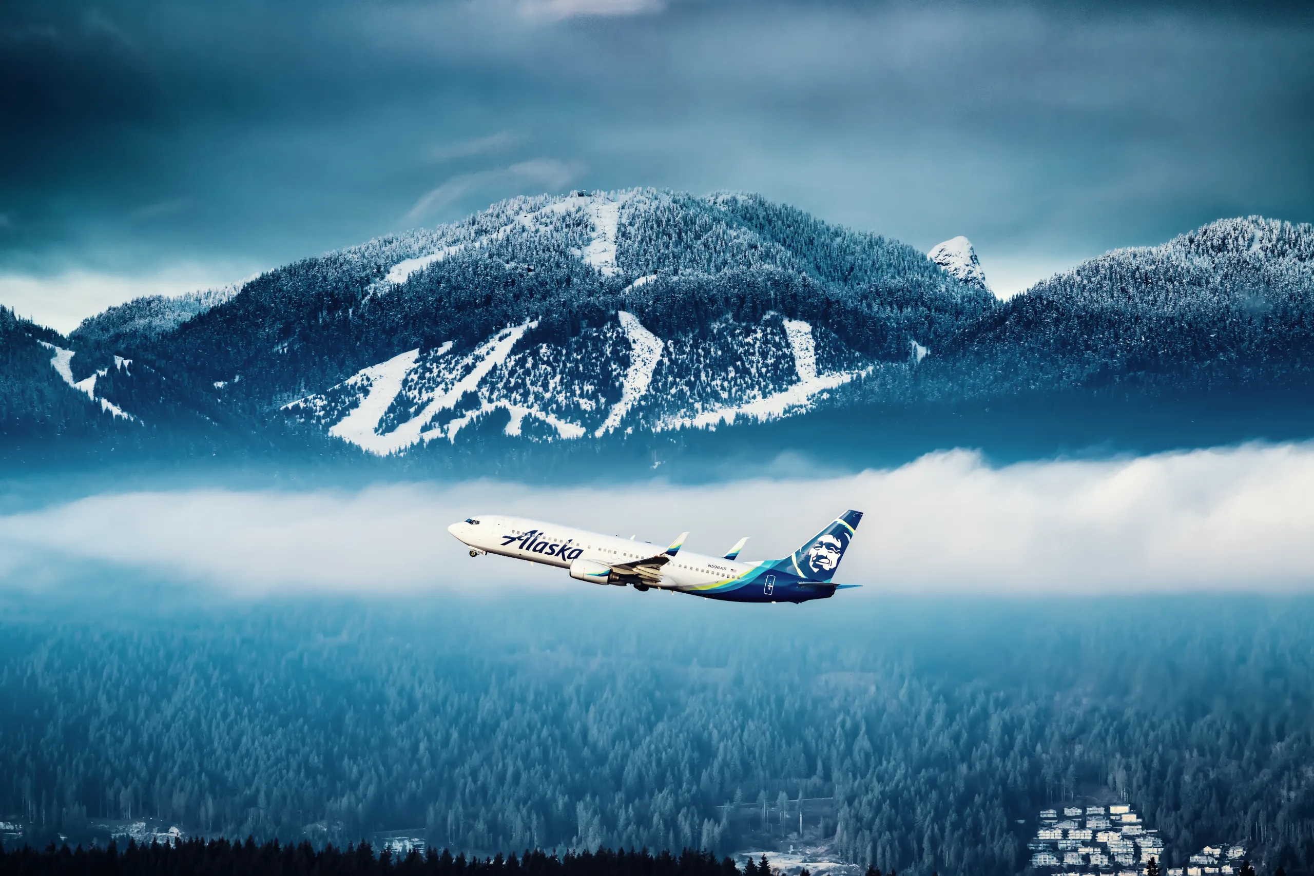 alaska_737_yvr_mountains_climb (1) Alaska Airlines plane