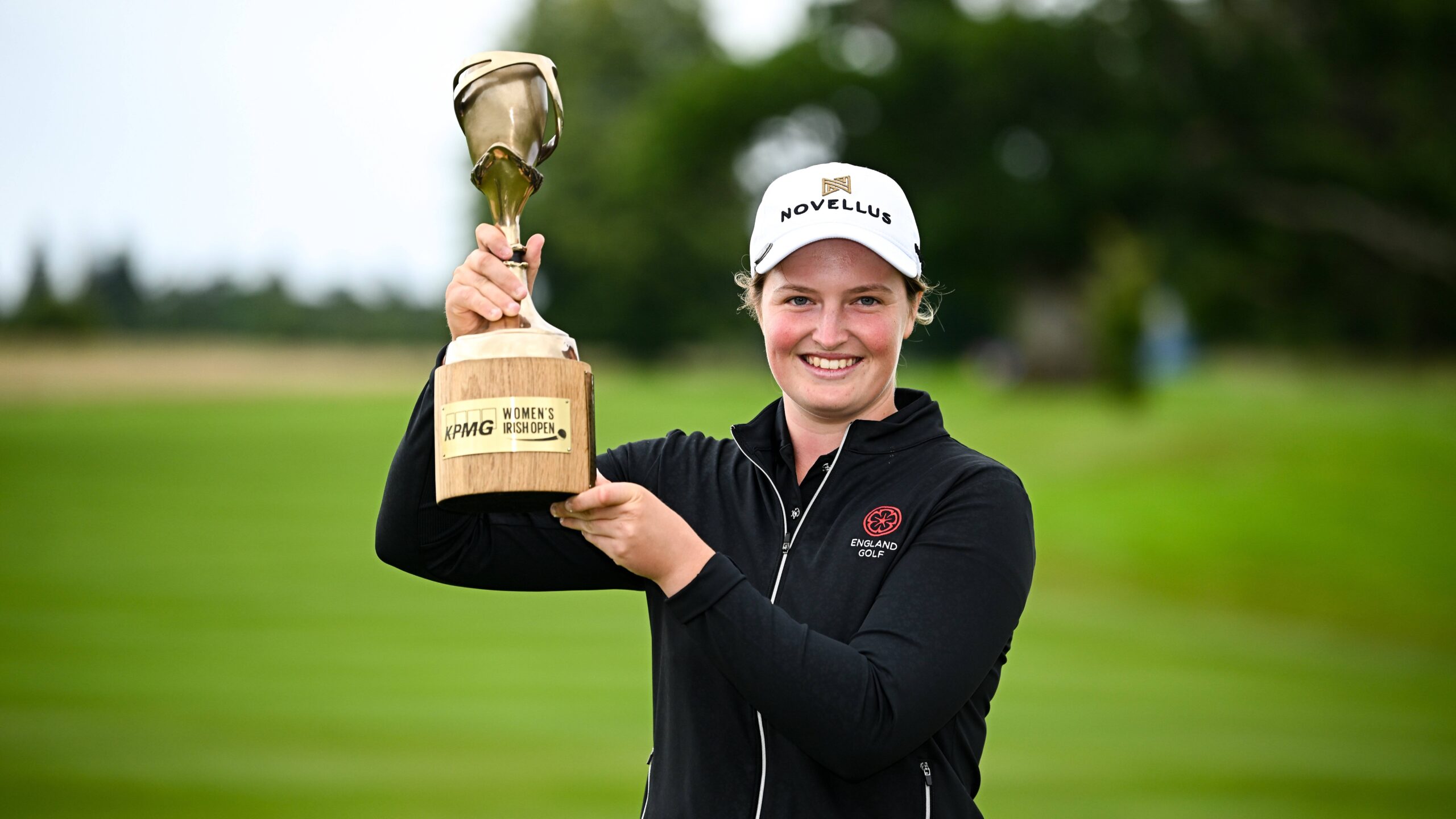 Lottie Woad holds the Women's Irish Open trophy