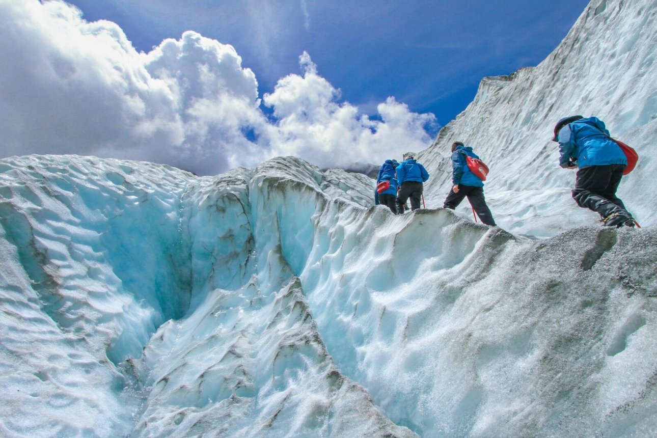 Depending on the weather conditions, participants are allowed to climb icy walls or descend into deep crevasses. Photo: Jackman Chiu / Unsplash