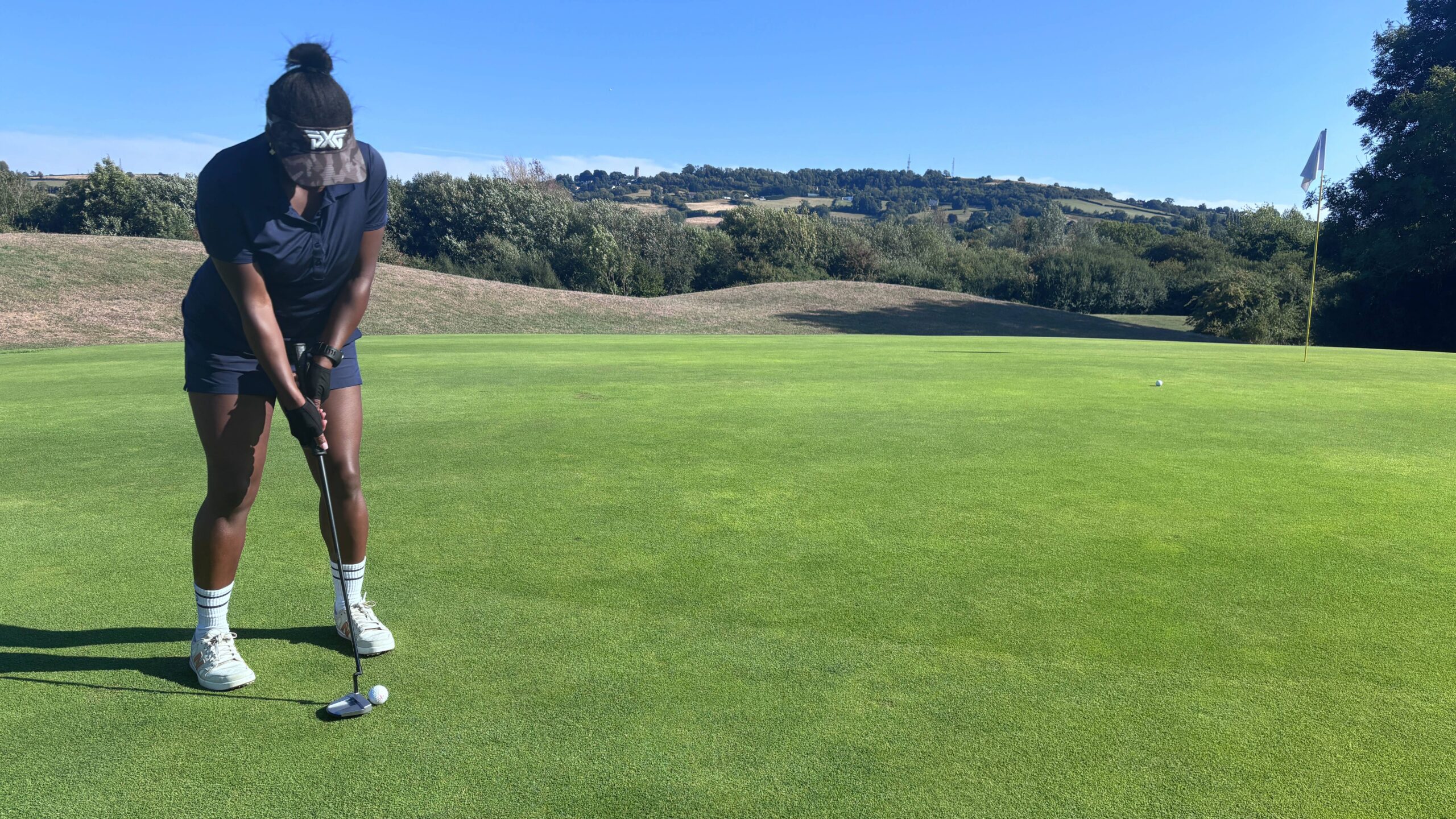 Genelle Aldred putting