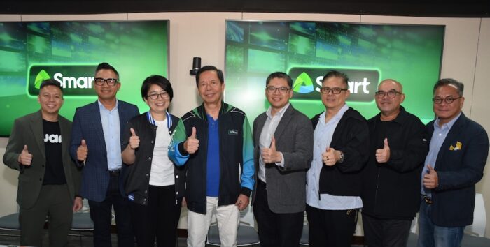 Smart joins forces with leading Filipino content platforms to deliver smarter, more seamless, and more connected experiences for subscribers. From left: Jolly Estaris, Head of iWant; Gerard Milan, FVP & CRO of Cignal; Audrey Oliva, Head of Product Analytics at Smart; Anastacio "Boy" R. Martirez, Smart COO; Lloyd Manaloto, FVP at Smart; Dennis Mendiola, Founder and Head of Product, VoxP; Vincent Del Rosario and COO-Viva Communications Inc.; Ronan de Guzman, COO of Viva One