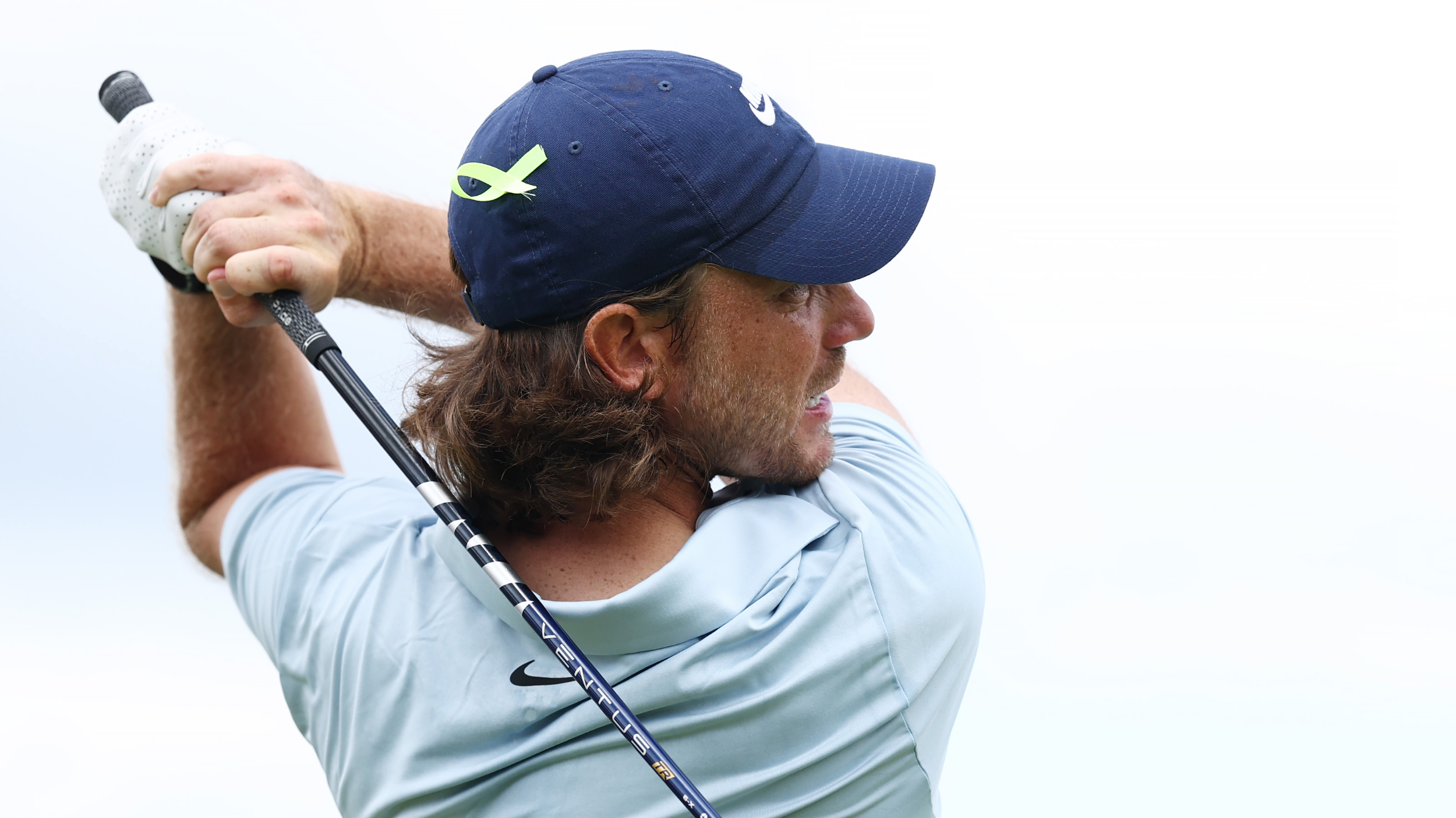 Tommy Fleetwood wearing a yellow ribbon at the Tour Championship