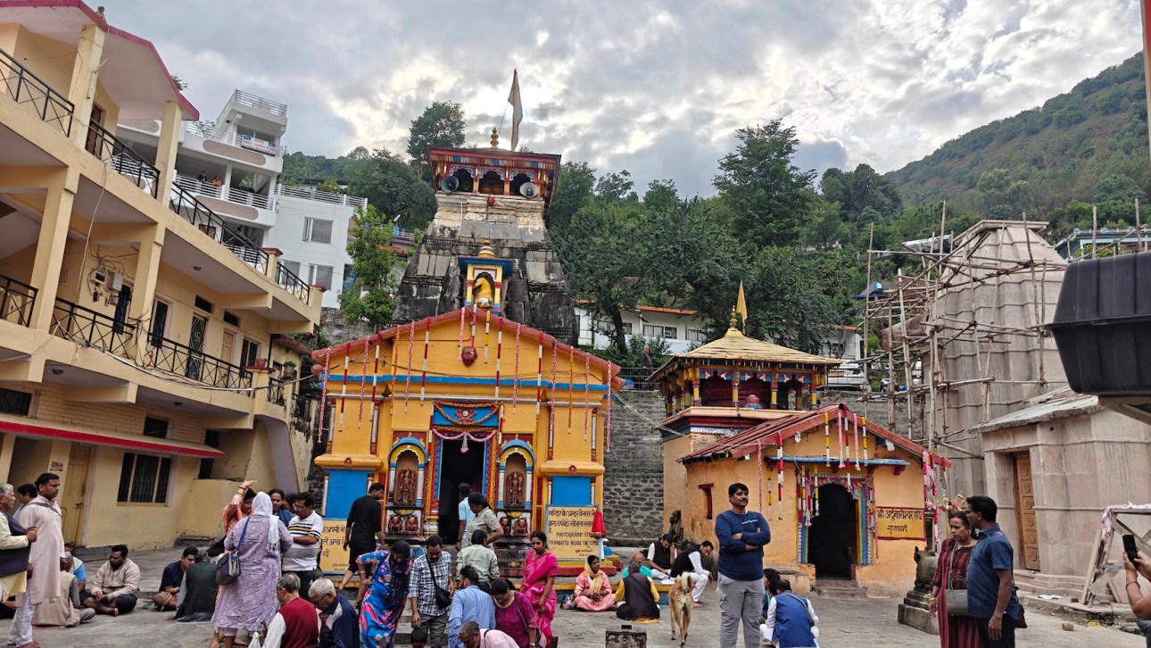 Guptkashi, located in Uttarakhand, India, is a significant pilgrimage site dedicated to Lord Shiva